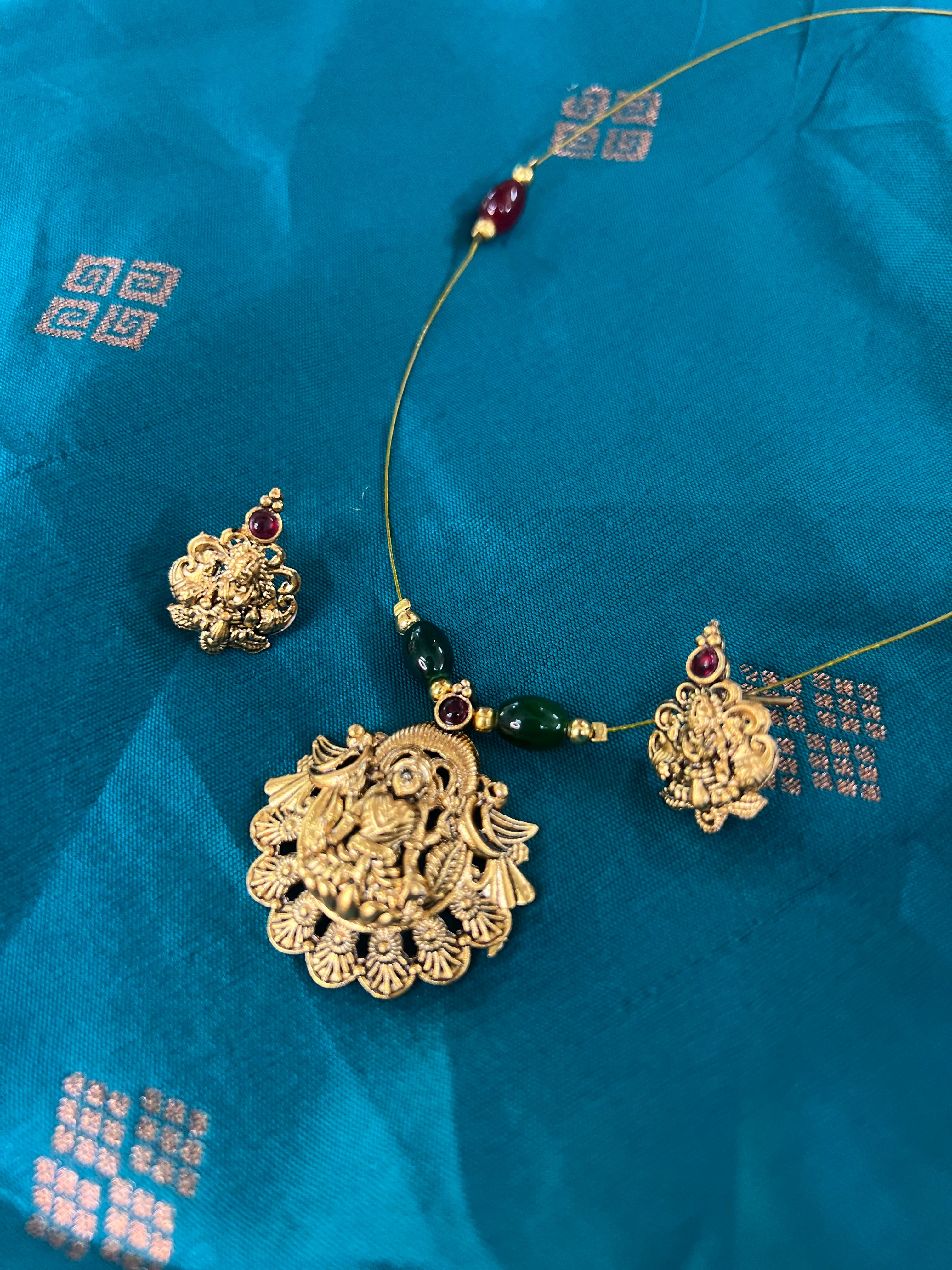 Traditional chain with earings
